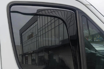 Mercedes Sprinter W906 2006–2018 Vkládací deflektory oken Niken Luxury (2 ks) fotografie 1