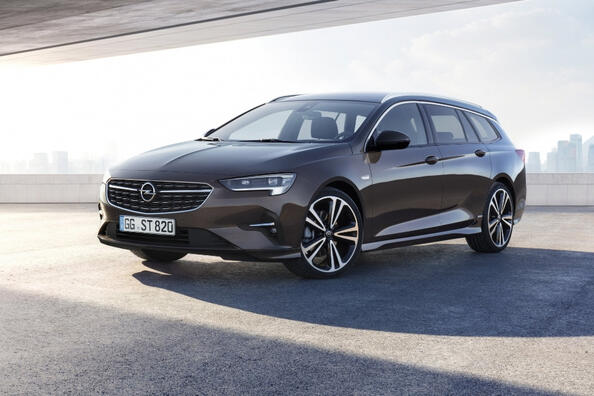 Opel Insignia Sports Tourer: recenze a parametry modernizovaného kombi
