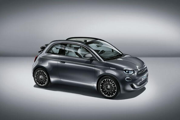 Fiat 500e Cabrio: stylový elektrický kabriolet do města