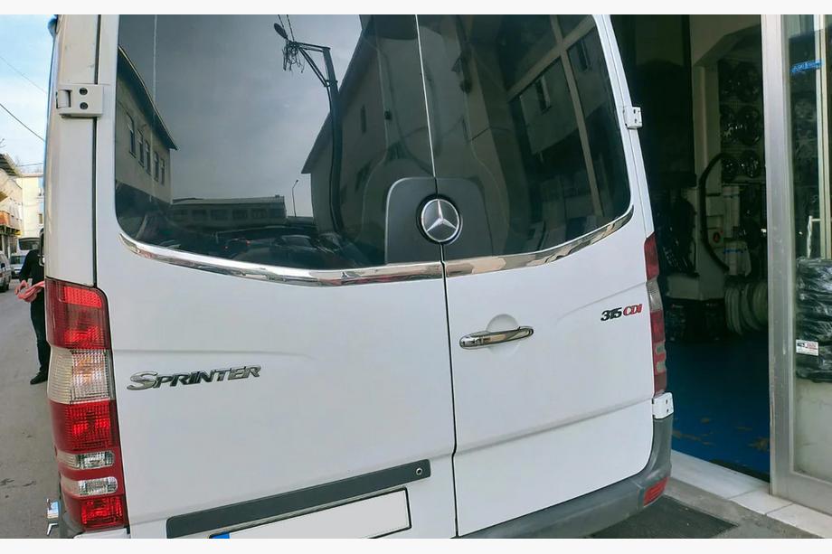 Mercedes Sprinter W906 2006–2018 Lišta zadního skla Carmos (2 ks, nerez) Fotografie 3