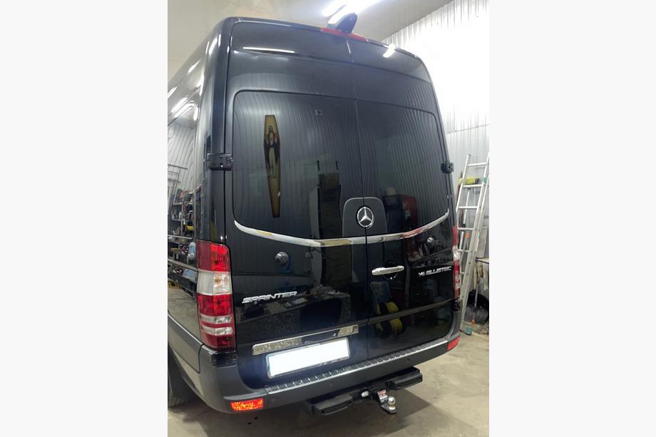Mercedes Sprinter W906 2006–2018 Lišta zadního skla Carmos (2 ks, nerez) Fotografie 4