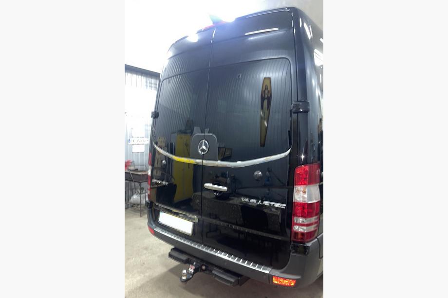 Mercedes Sprinter W906 2006–2018 Lišta zadního skla Carmos (2 ks, nerez) Fotografie 6