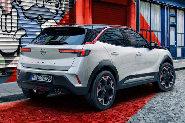 Recenze druhé generace kompaktního městského crossoveru Opel Mokka Fotografie 4