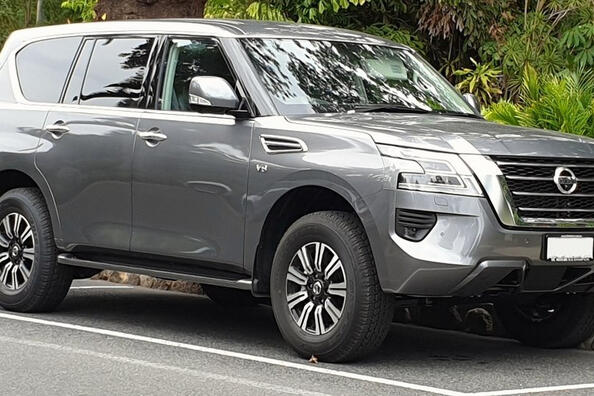 Nissan Patrol Y62: recenze legendárního SUV 6. generace