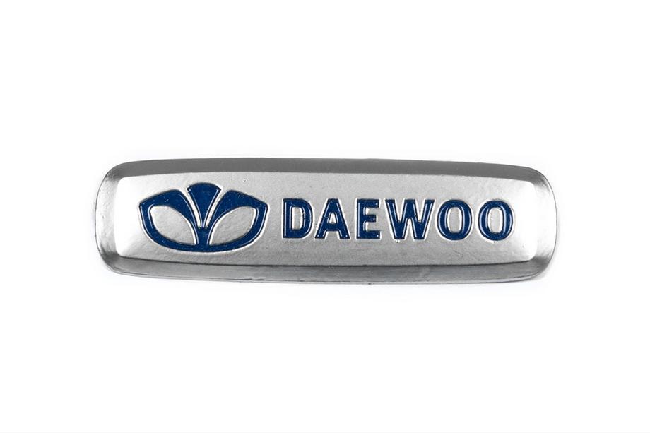 Daewoo Hliníkový štítek na autokoberce (1 ks) Image