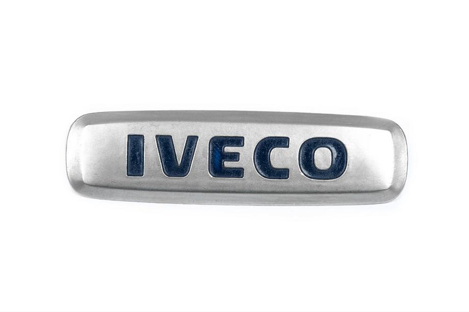 Iveco Hliníkový štítek na autokoberce (1 ks) Image