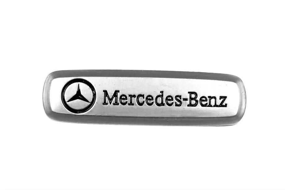 Mercedes-Benz Mercedes hliníkový štítek na autokoberce (1 ks) Fotografie 1