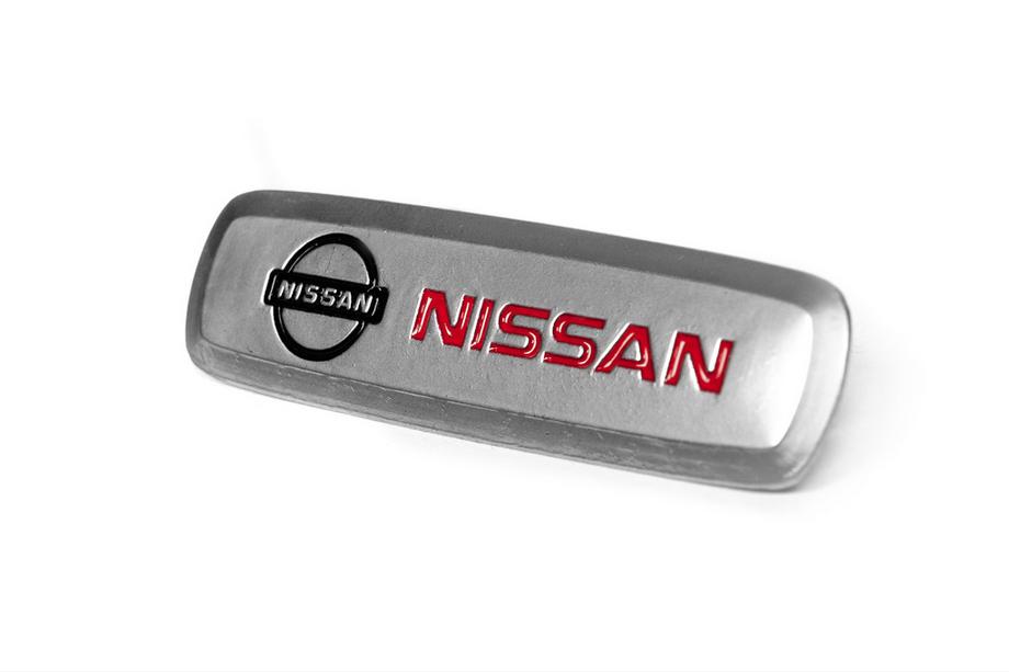 Nissan Hliníkový štítek na autokoberce (1 ks) Fotografie 2