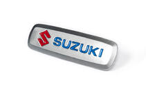 Suzuki Hliníkový štítek na autokoberce (1 ks) fotografie 2