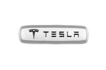 Tesla Hliníkový štítek na autokoberce (1 ks) fotografie 1