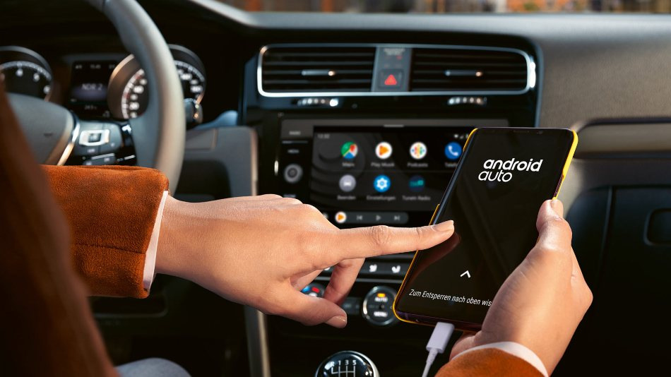 Moderní způsoby připojení smartphonu k autu