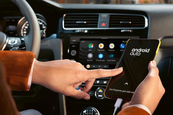 Moderní způsoby připojení smartphonu k autu