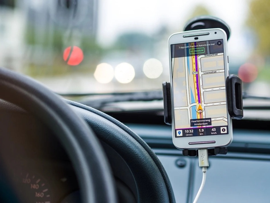 Mobilní aplikace pro motoristy: nepostradatelní pomocníci na cestách