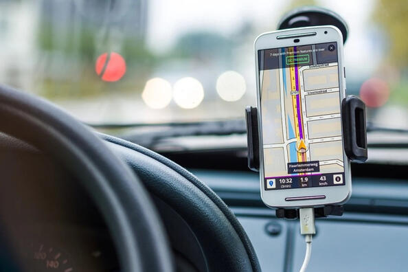 Mobilní aplikace pro motoristy: nepostradatelní pomocníci na cestách