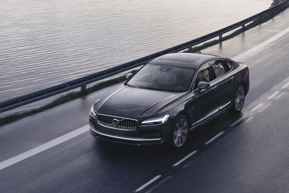 Recenze modernizovaného prémiového sedanu Volvo S90 Fotografie 2