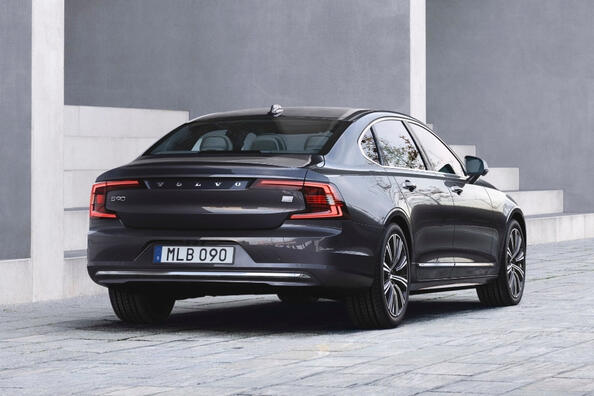 Recenze modernizovaného prémiového sedanu Volvo S90 Fotografie 4