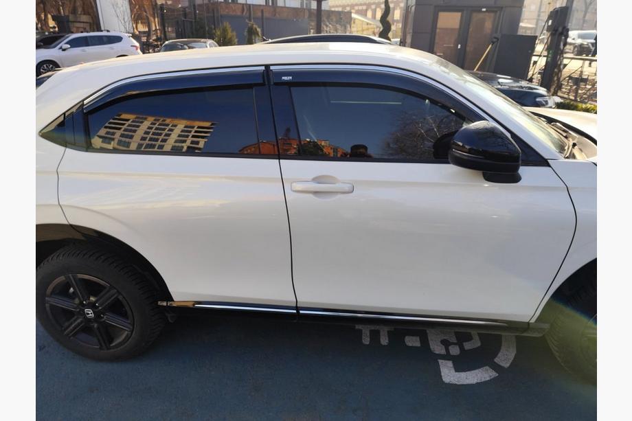 Honda HR-V 2021– Okenní ofuky s chromovanou lištou (4 ks, Niken) Image