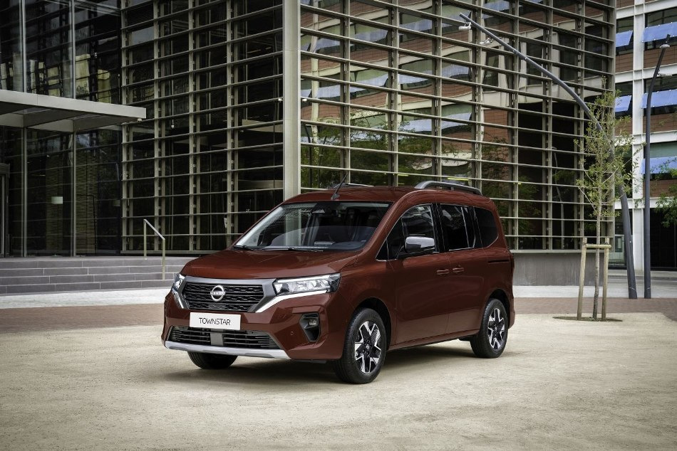 Nissan Townstar Combi: recenze praktického minivanu