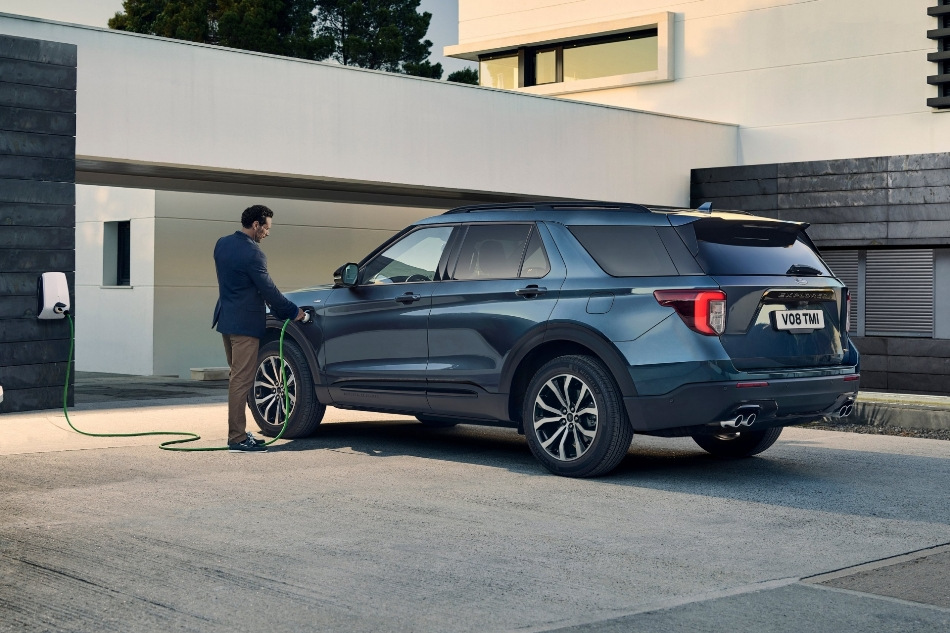 Ford Explorer Hybrid: úsporný kompromis ve světě velkých crossoverů