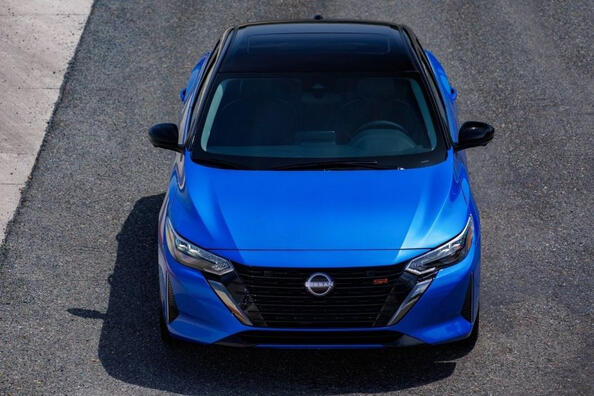 Nissan Sentra 2023: sedan střední třídy s modernizovaným vzhledem