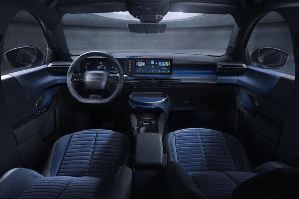 Recenze Lancia Ypsilon Elettrica 2024: elektrický šik do města Fotografie 5