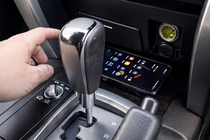 Toyota Land Cruiser 200 2007–2021 Sada bezdrátové nabíječky telefonu (2007-2015) fotografie 3