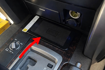 Toyota Land Cruiser 200 2007–2021 Sada bezdrátové nabíječky telefonu (2007-2015) fotografie 2