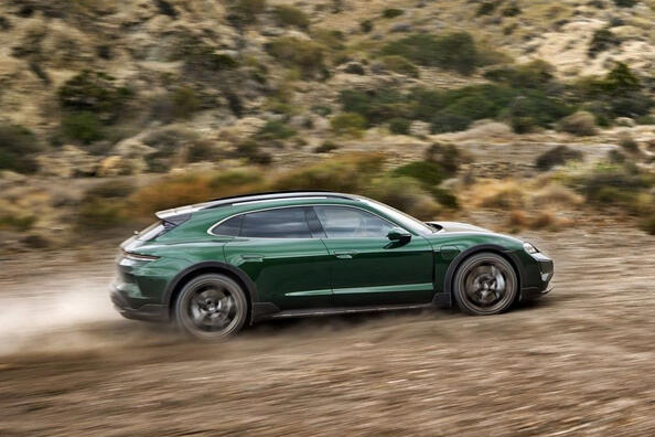 Porsche Taycan Cross Turismo 2024: modernizované elektrické kombi
