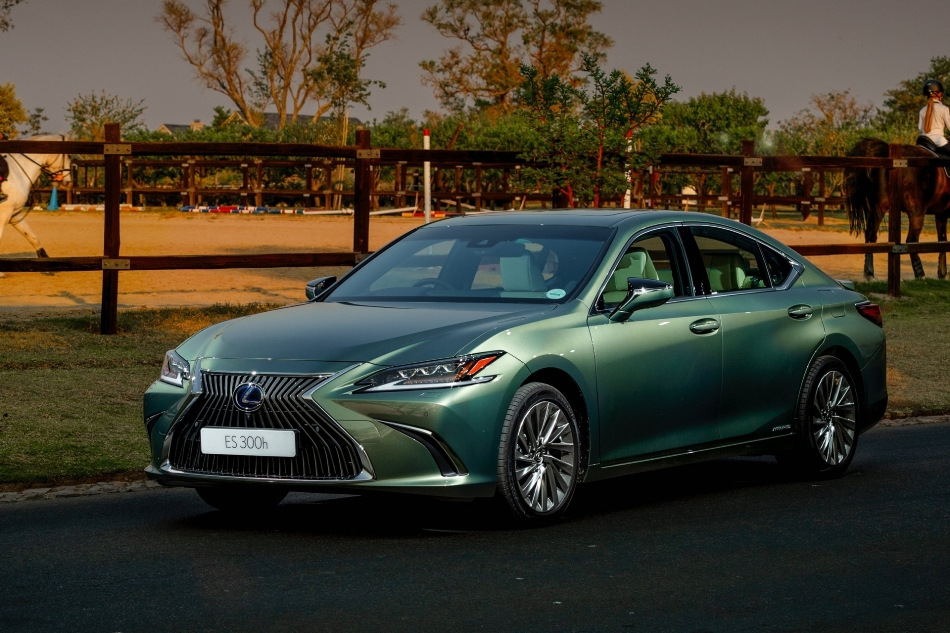 Lexus ES Hybrid: luxus a ticho na elektrický pohon