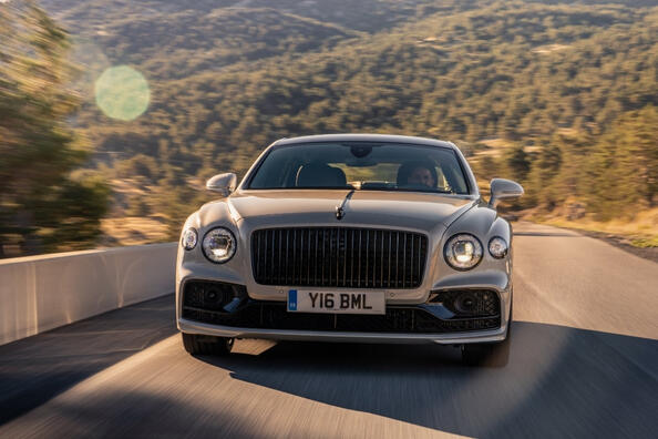 Bentley Flying Spur: luxusní sedan spojující tradici a technologie Fotografie 2