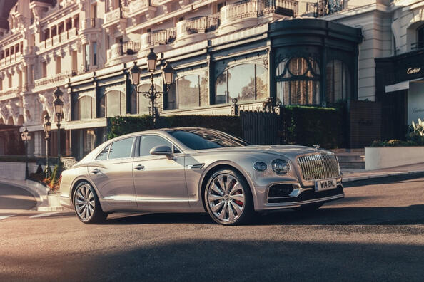 Bentley Flying Spur: luxusní sedan spojující tradici a technologie Fotografie 1