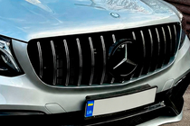 Mercedes GLC Coupé C253 2016–2023 Přední emblém pod sklem, černý rámeček a0008880111 fotografie 2