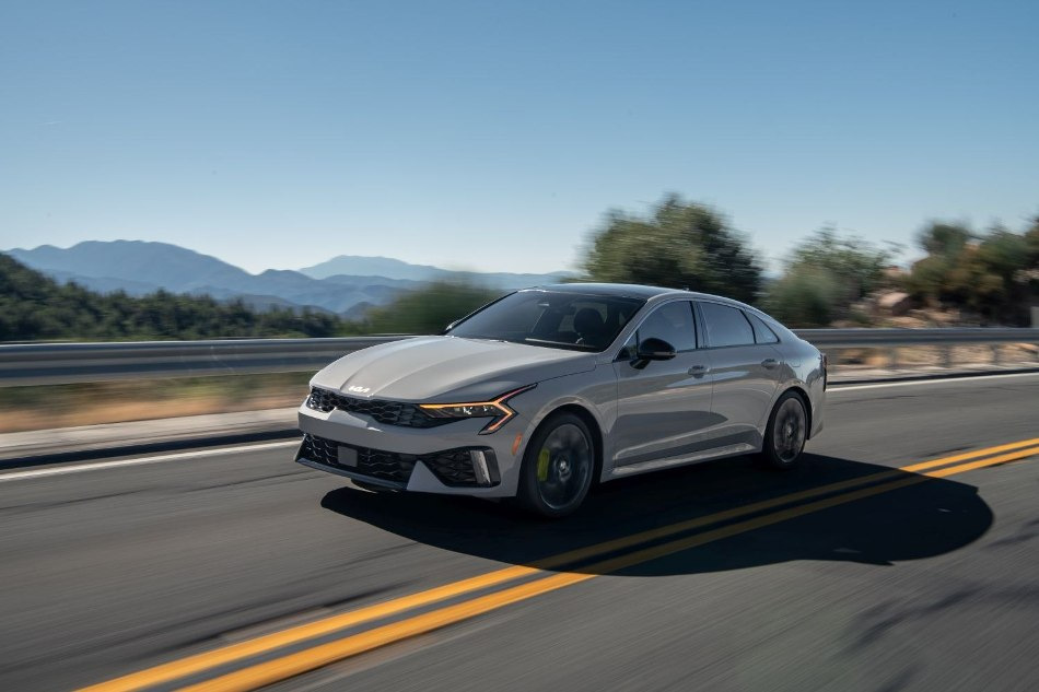 Test Kia K5 2023: modernizovaný sedan vyšší třídy