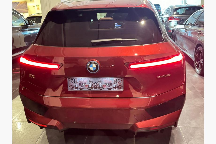 BMW iX (I20) 2022– Ochranná lišta zadního nárazníku Carmos (nerez) Fotografie 4