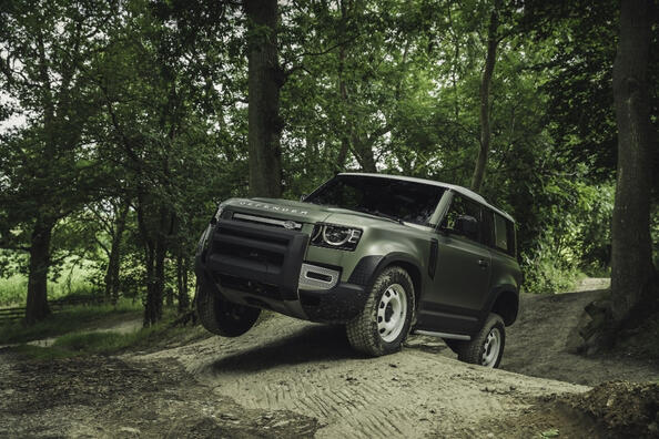 Land Rover Defender 90: recenze třídveřového SUV