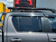 Toyota Hilux 2015– Střešní ližiny Shark (s příčníkem) fotografie 4
