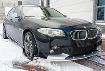 BMW řada 5 F10/F11 2010–2016 Přední lip spoiler na nárazník DPT Lip V-2 (pro M-Performance, lesklá černá) fotografie 6