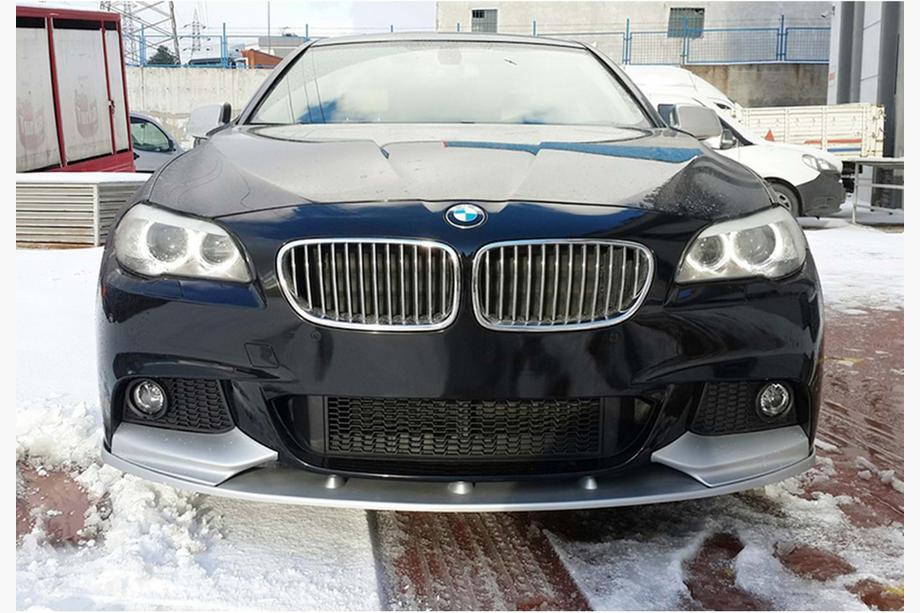 BMW řada 5 F10/F11 2010–2016 Přední lip spoiler na nárazník DPT Lip V-2 (pro M-Performance, lesklá černá) Fotografie 5