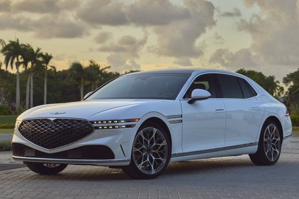 Recenze druhé generace luxusního sedanu Genesis G90