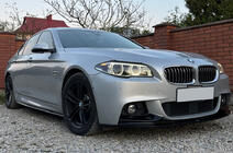 BMW řada 5 F10/F11 2010–2016 Prahové nástavce DPT V-1 (pro prahy M-Sport/M5, lesklá černá) fotografie 1