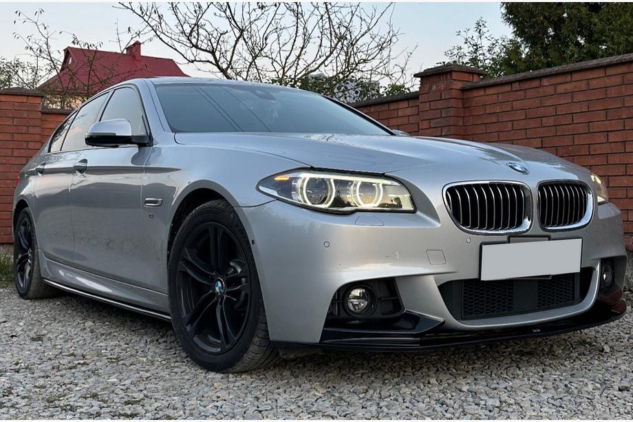 BMW řada 5 F10/F11 2010–2016 Prahové nástavce DPT V-1 (pro prahy M-Sport/M5, lesklá černá) Image