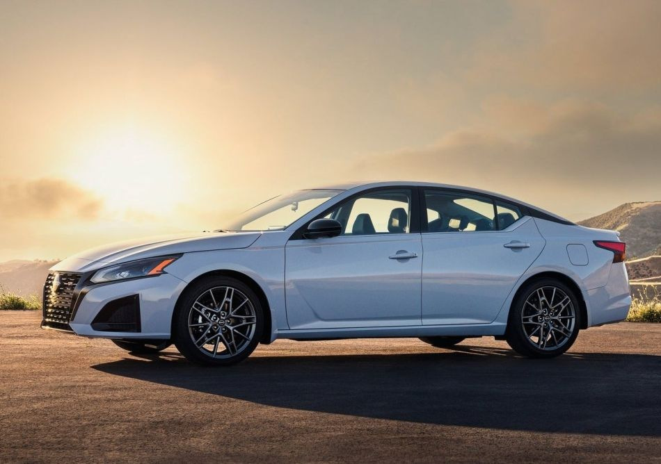 Nissan Altima: modernizovaný sedan pro pohodlnou jízdu