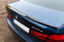 BMW řada 5 G30/G31 2017–2023 Spoiler ve stylu M4 (černý lesk) fotografie 11