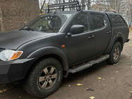 Mitsubishi L200 2015–2024 Boční nášlapy Dakar V2 s LED (2019+, 2 ks, kov) fotografie 2