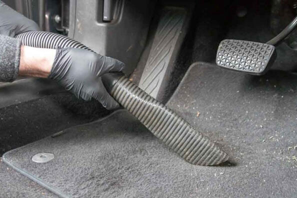 Jak vyčistit autokoberce: osvědčené metody