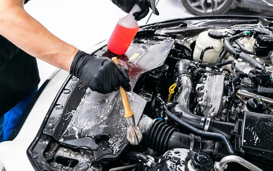 Jak správně umýt motorový prostor auta