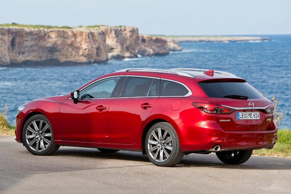 Recenze Mazda 6 Combi: praktické a pohodlné kombi Fotografie 3