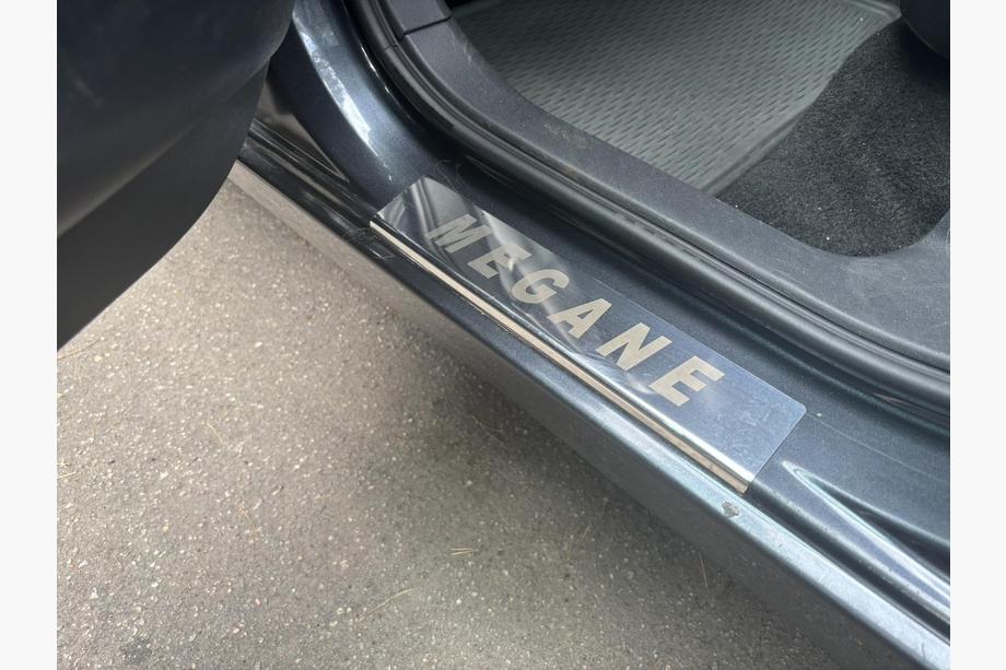 Renault Megane II 2004–2009 Kryty prahů (Carmos, 4 ks, ocel) Fotografie 3