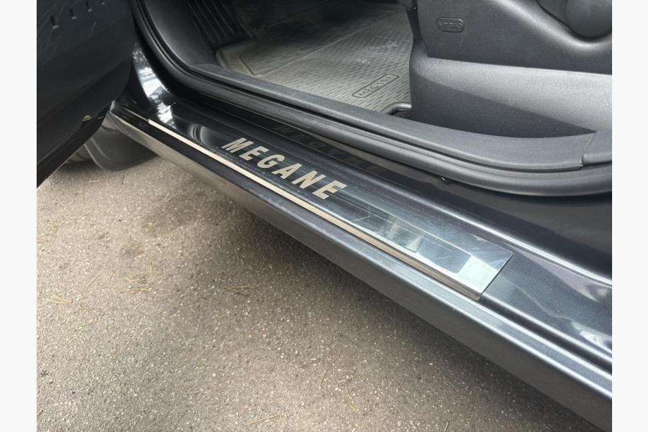 Renault Megane II 2004–2009 Kryty prahů (Carmos, 4 ks, ocel) Fotografie 1