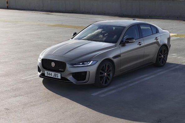 Recenze britského prémiového sedanu Jaguar XE